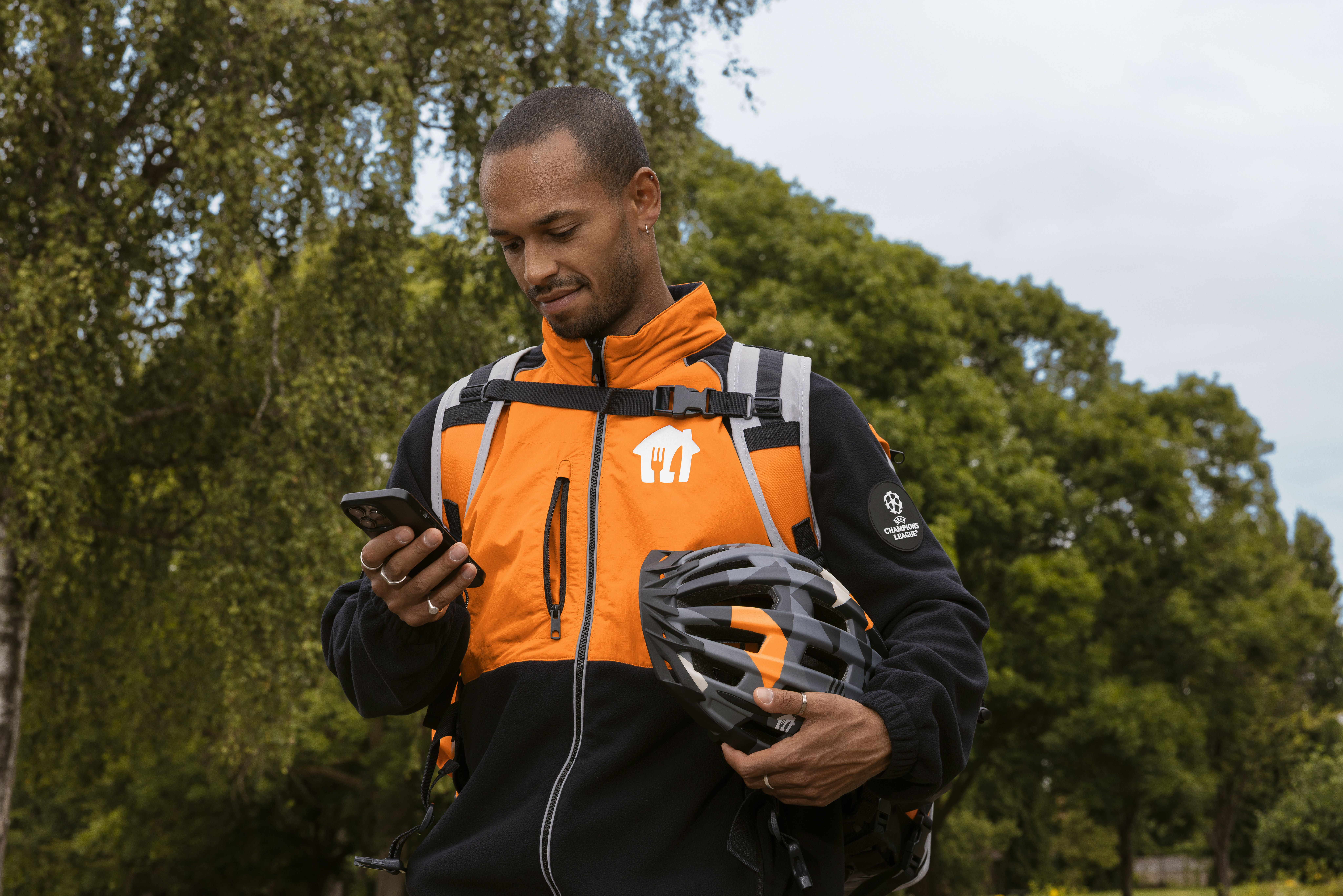 lieferando courier checking phone